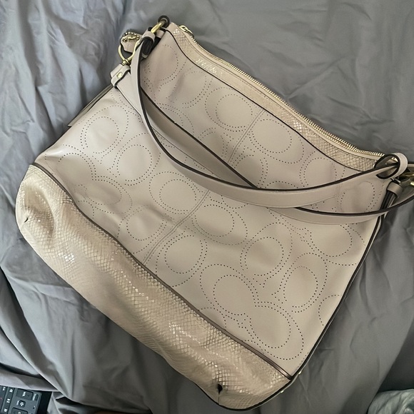 Coach Hobo purse. Pre-owned, minimal signs of use on bottom. - Picture 3 of 4